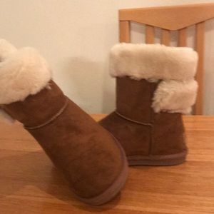 LAMO Sheepskin/Suede Wrap Boots size 8
